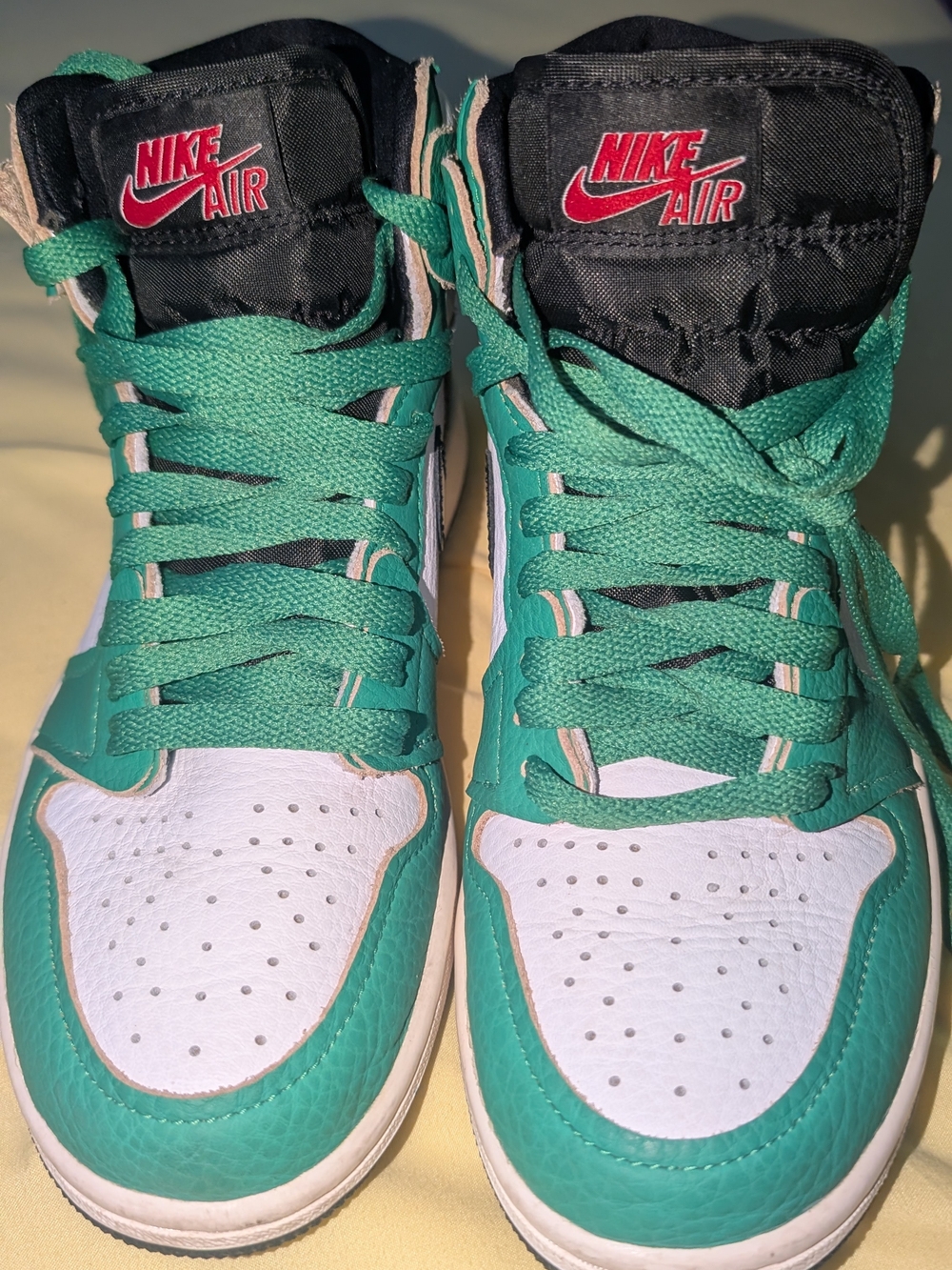 Nike Air Jordan 1 Retro High OG Top Sneakers